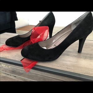 NWOT Women’s Black Roundtoe low heels